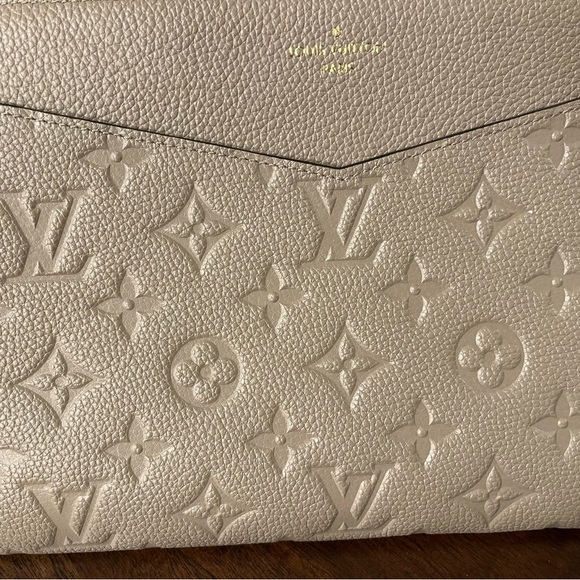 Louis Vuitton pouch - Picture 2 of 15